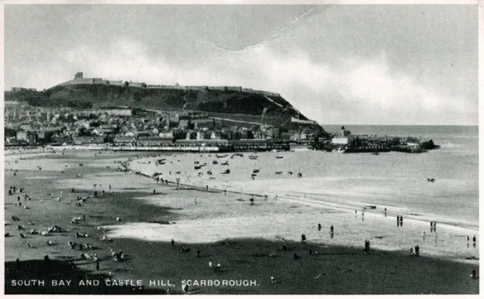 Framed Print : South Bay & Castle Hill, Scarborough, Yorkshire Framed Print : South Bay & Castle Hill, Scarborough, Yorkshire