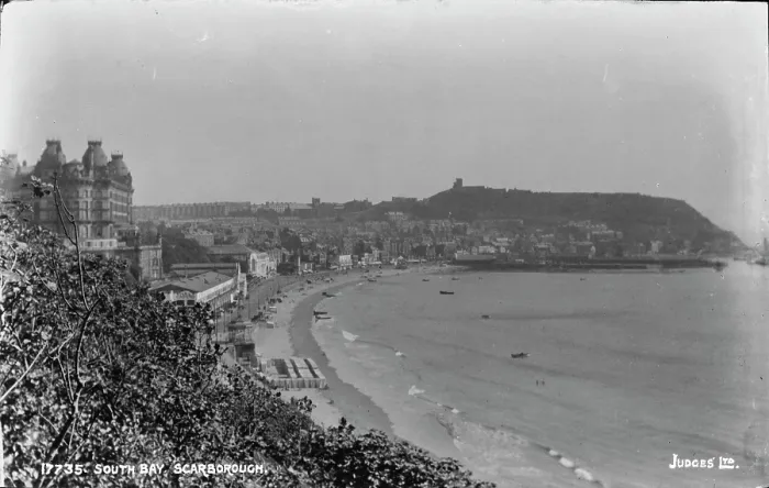 Framed Print : South Bay, Scarborough Framed Print : South Bay, Scarborough