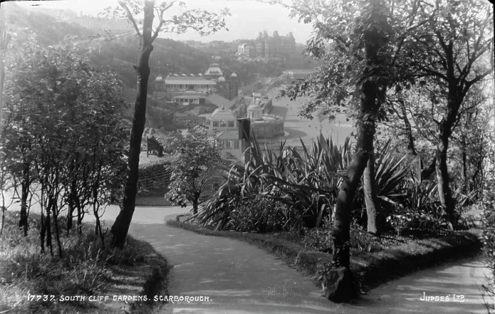 Framed Print : South Cliff Gardens Framed Print : South Cliff Gardens