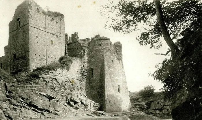 Framed Print : Keep and south east tower, Goodrich Castle, Herefordshire Framed Print : Keep and south east tower, Goodrich Castle, Herefordshire
