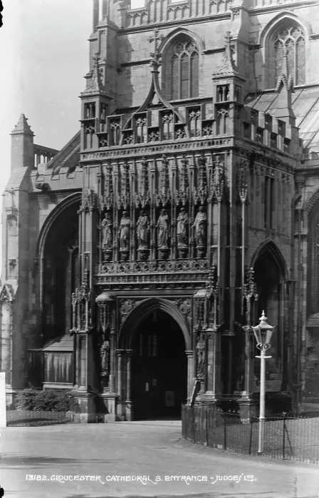 Framed Print : South Entrance of Gloucester Cathedral Framed Print : South Entrance of Gloucester Cathedral