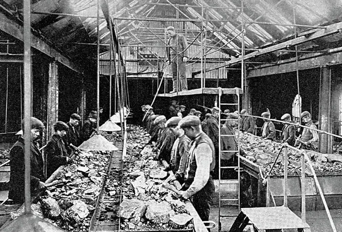 Framed Print : South Shields Coal Picking early 1900s Framed Print : South Shields Coal Picking early 1900s