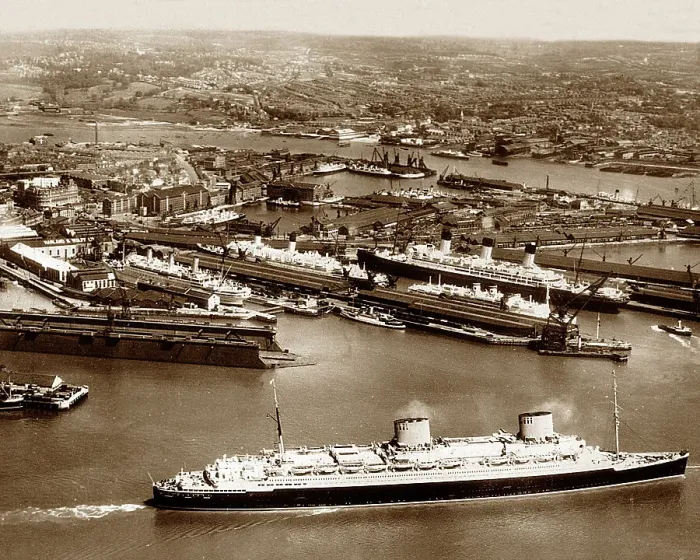 Framed Print : Southampton Docks, early 1900s Framed Print : Southampton Docks, early 1900s