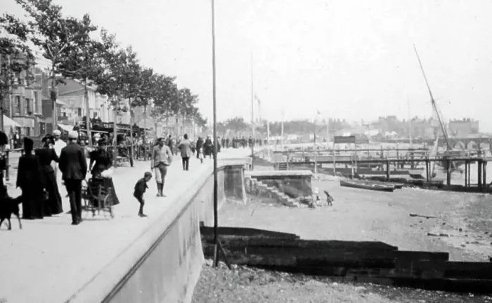 Framed Print : Southend Promenade and beach, Victorian period Framed Print : Southend Promenade and beach, Victorian period