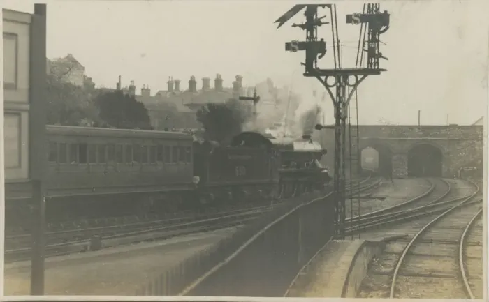Framed Print : Southern Railway Junction Station, Britain. Date: 1920s Framed Print : Southern Railway Junction Station, Britain. Date: 1920s