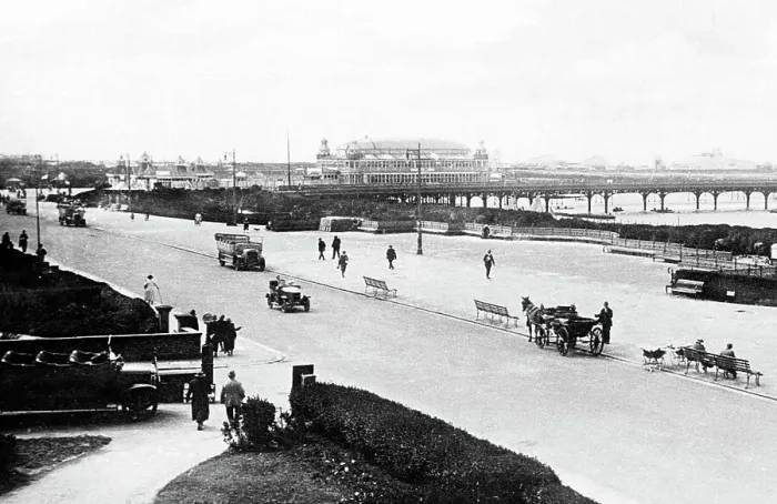 Framed Print : Southport Promenade and Pier probably 1920s Framed Print : Southport Promenade and Pier probably 1920s