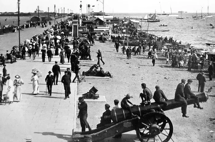 Framed Print : Southsea Parade - early 1900s Framed Print : Southsea Parade - early 1900s