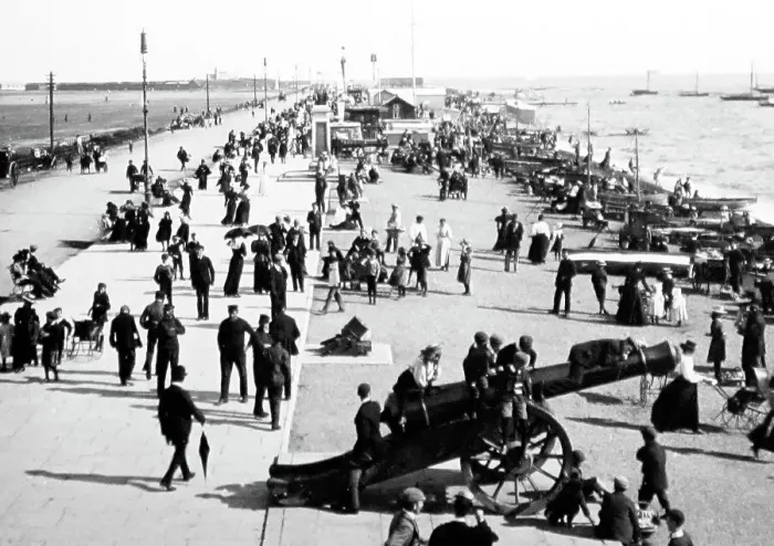 Framed Print : Southsea Promenade, early 1900s Framed Print : Southsea Promenade, early 1900s