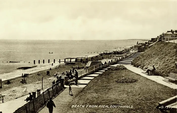 Framed Print : Southwold Beach, Suffolk, viewed from the pier Framed Print : Southwold Beach, Suffolk, viewed from the pier