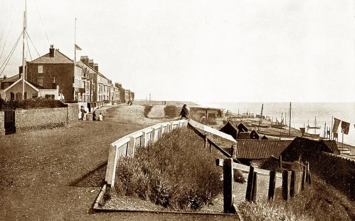 Framed Print : Southwold, North Cliff Framed Print : Southwold, North Cliff