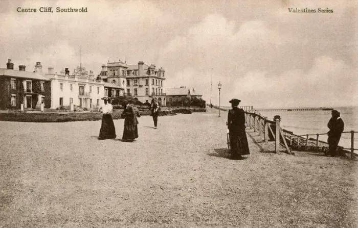 Framed Print : Southwold, Suffolk - Centre Cliff Framed Print : Southwold, Suffolk - Centre Cliff
