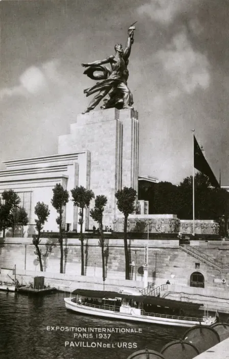 Framed Print : Soviet Pavilion - Exposition Internationale, Paris Framed Print : Soviet Pavilion - Exposition Internationale, Paris