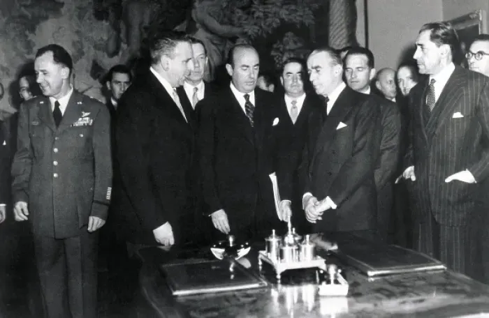 Framed Print : Spain. Agreement with the United States (26th September 1953) Framed Print : Spain. Agreement with the United States (26th September 1953)