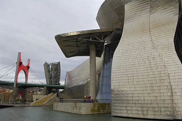 SPAIN. Bilbao. Guggenheim Museum Bilbao. Exterior