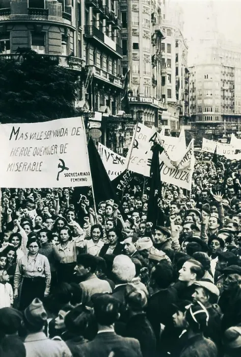 Framed Print : Spain. Civil War. Demonstration in Madrid Framed Print : Spain. Civil War. Demonstration in Madrid