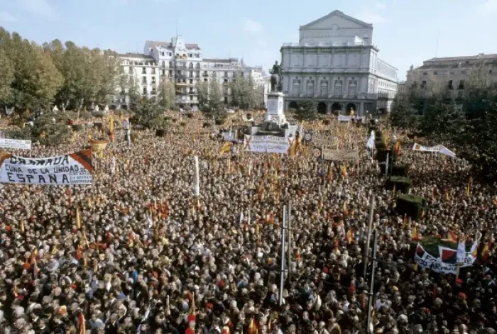 Framed Print : Spain. Extreme right-wing demonstration in Plaza de Oriente, Madrid Framed Print : Spain. Extreme right-wing demonstration in Plaza de Oriente, Madrid