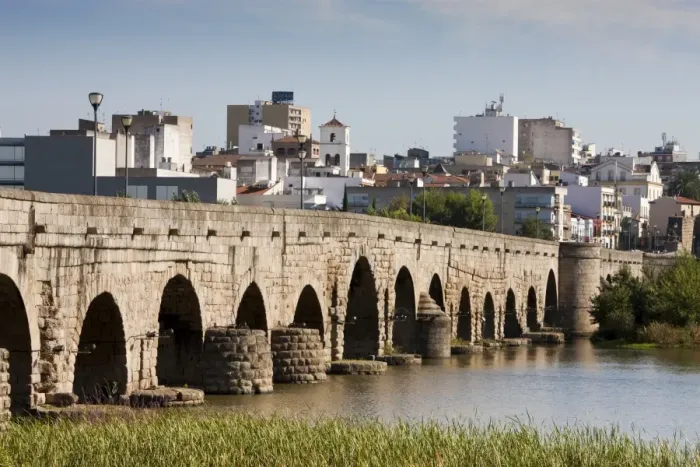 Framed Print : SPAIN. M鲩da. Roman Bridge on river Guadiana Framed Print : SPAIN. M鲩da. Roman Bridge on river Guadiana