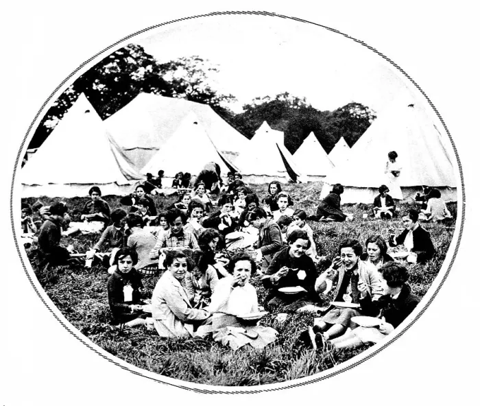 Framed Print : Spanish Refugee Children near Southampton 1937 Framed Print : Spanish Refugee Children near Southampton 1937