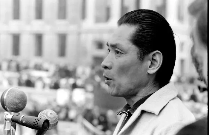 Framed Print : Speaker at an anti-nuclear demonstration in Trafalgar Square, London Framed Print : Speaker at an anti-nuclear demonstration in Trafalgar Square, London