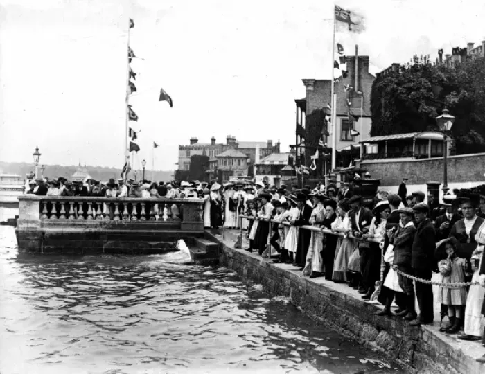 Framed Print : Spectators at Cowes Yacht Race, Isle of Wight Framed Print : Spectators at Cowes Yacht Race, Isle of Wight