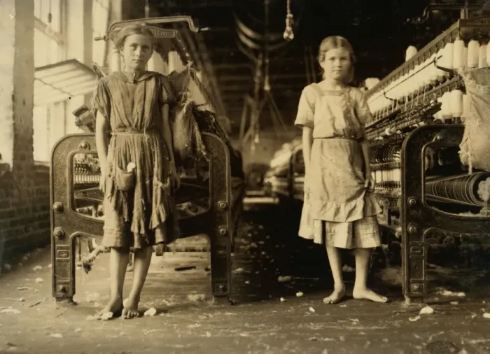 Framed Print : Spinners in a cotton mill Framed Print : Spinners in a cotton mill