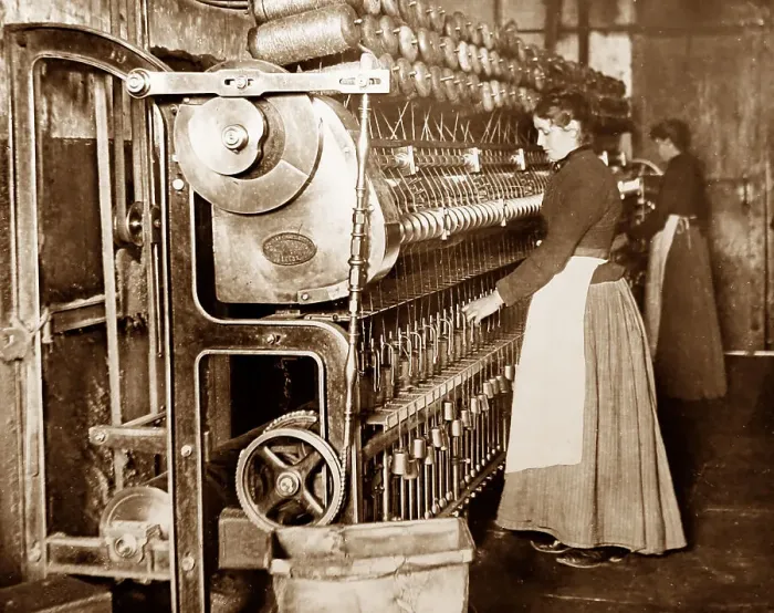 Framed Print : A Spinning Frame, linen production, Victorian period Framed Print : A Spinning Frame, linen production, Victorian period