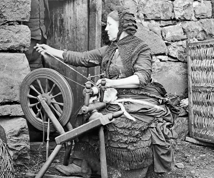 Framed Print : A spinning wheel, Scotland, Victorian period Framed Print : A spinning wheel, Scotland, Victorian period