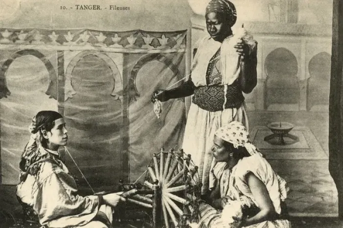 Framed Print : Spinning wool - Tangiers, Morocco Framed Print : Spinning wool - Tangiers, Morocco