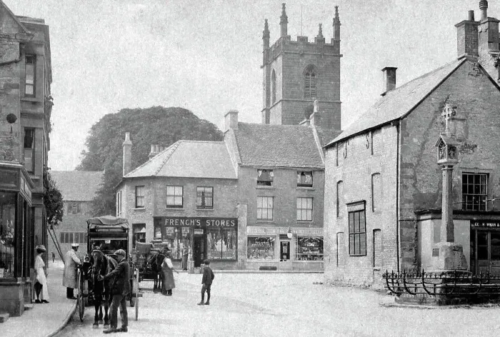 Framed Print : The Square, Stow on the Wold Framed Print : The Square, Stow on the Wold