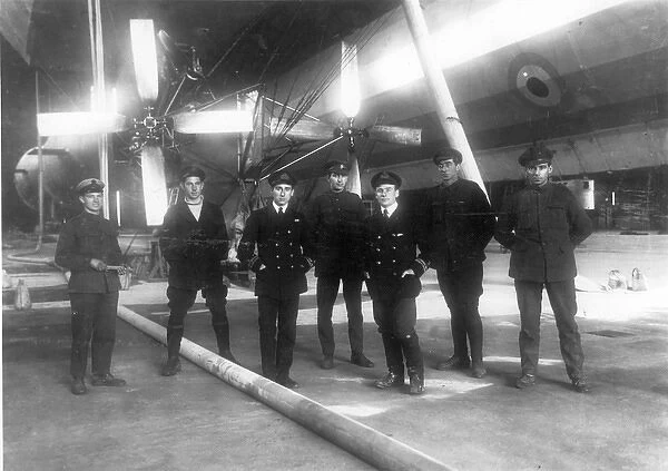 SR1 airship crew