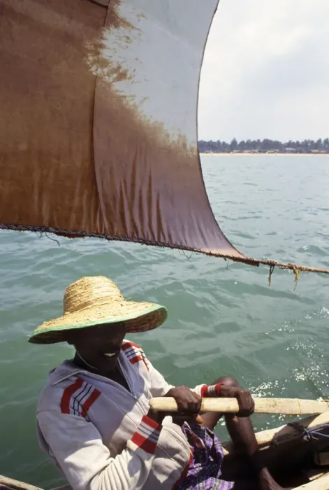 Framed Print : Sri Lankan fisherman in outrigger boat - 4 Framed Print : Sri Lankan fisherman in outrigger boat - 4