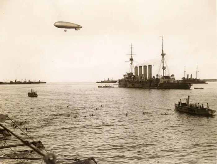 Framed Print : An SS airship over the harbour near the Dardanelles Framed Print : An SS airship over the harbour near the Dardanelles