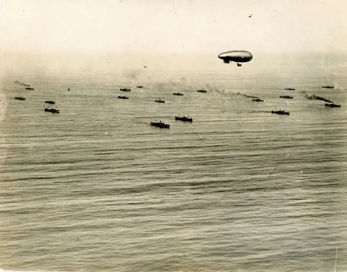 Framed Print : SSZero escorts a convoy in 1918 Framed Print : SSZero escorts a convoy in 1918