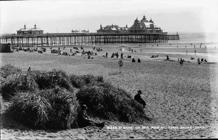 Framed Print : St. Annes-on-Sea Pier and North Shore Framed Print : St. Annes-on-Sea Pier and North Shore