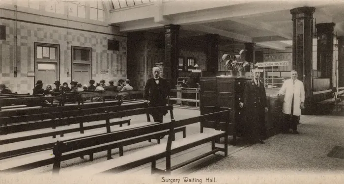 Framed Print : St Bartholomews Hospital, London - Surgery Waiting Hall