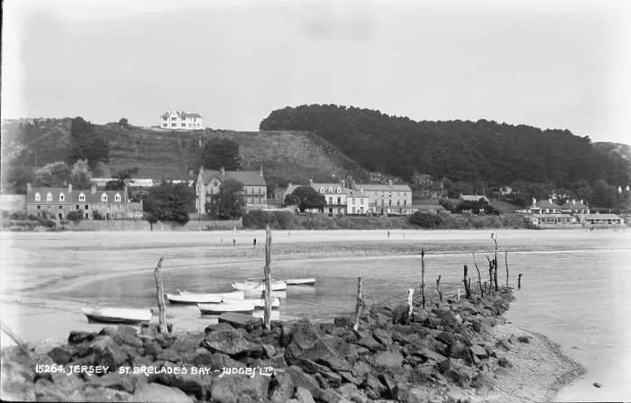 Framed Print : St. Brelade's Bay, Jersey Framed Print : St. Brelade's Bay, Jersey
