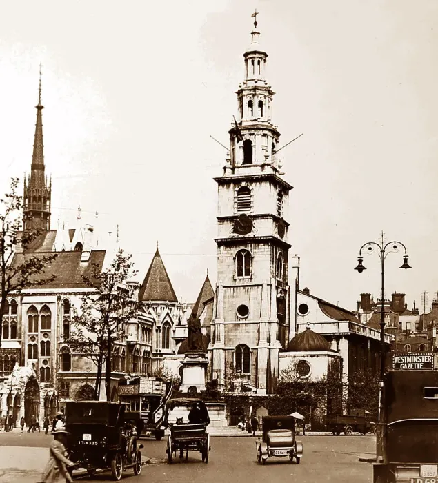 Framed Print : St Clement Danes Church, London early 1900s Framed Print : St Clement Danes Church, London early 1900s