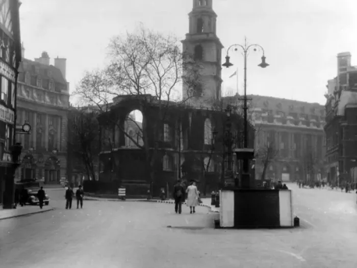Framed Print : St Clement Danes Church, Strand, London, WW2 Framed Print : St Clement Danes Church, Strand, London, WW2