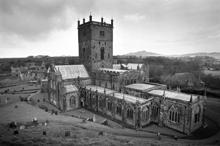 Framed Print : St Davids Cathedral, Pembrokeshire, South Wales Framed Print : St Davids Cathedral, Pembrokeshire, South Wales
