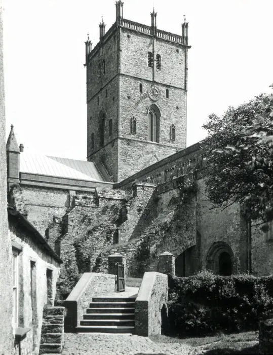 Framed Print : St. Davids Cathedral, Pembrokeshire, South Wales Framed Print : St. Davids Cathedral, Pembrokeshire, South Wales