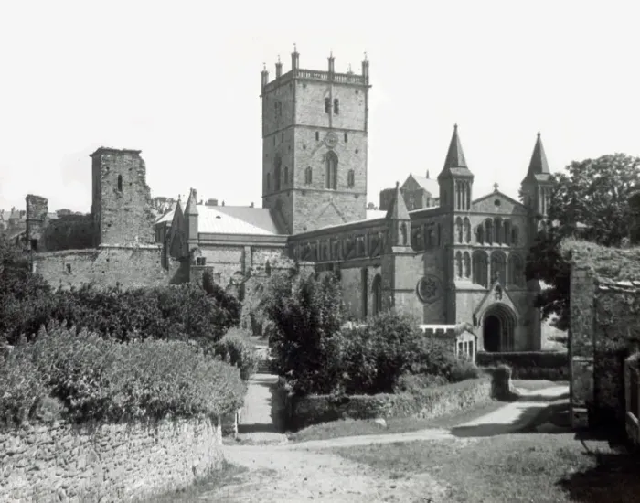 Framed Print : St Davids Cathedral, Pembrokeshire, South Wales Framed Print : St Davids Cathedral, Pembrokeshire, South Wales
