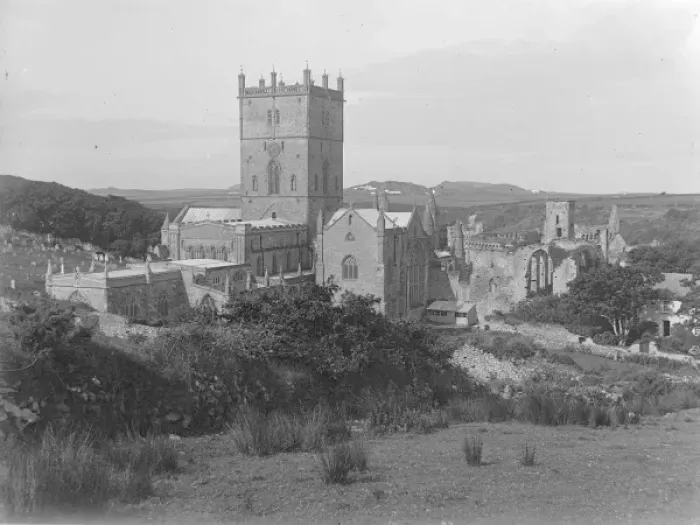 Framed Print : St Davids Cathedral, Pembrokeshire, South Wales Framed Print : St Davids Cathedral, Pembrokeshire, South Wales