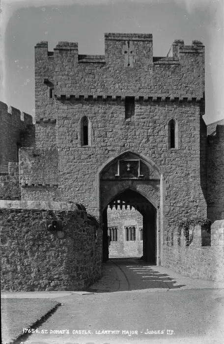 Framed Print : St Donat's Castle Entrance Framed Print : St Donat's Castle Entrance
