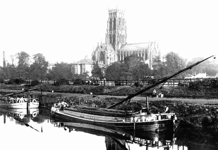 Framed Print : St Georges Minster and Canal, Doncaster early 1900's Framed Print : St Georges Minster and Canal, Doncaster early 1900's