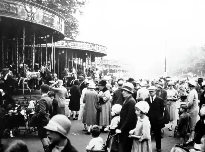 Framed Print : St. Giles Fair, Oxford in 1924 Framed Print : St. Giles Fair, Oxford in 1924