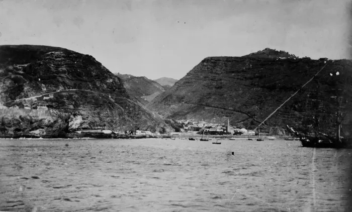Framed Print : St. Helena, seen from the ship Framed Print : St. Helena, seen from the ship