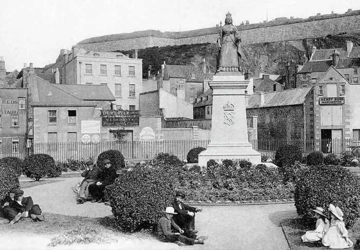 Framed Print : St Helier, Statue of Queen Victoria Framed Print : St Helier, Statue of Queen Victoria