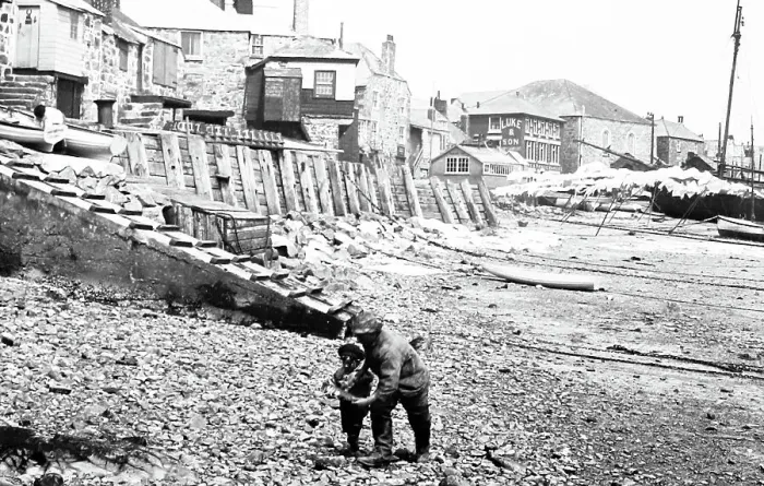Framed Print : St Ives beach, early 1900s Framed Print : St Ives beach, early 1900s