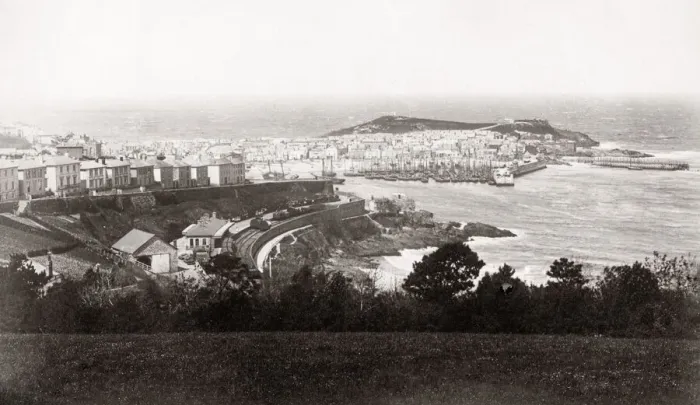 Framed Print : St Ives with fishing boats in the harbour, Cornwall, c. 1880 s Framed Print : St Ives with fishing boats in the harbour, Cornwall, c. 1880 s