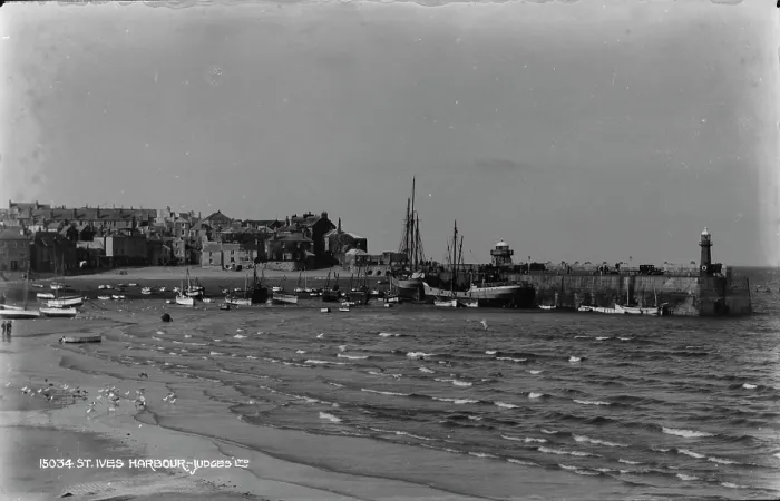 Framed Print : St. Ives Harbour Framed Print : St. Ives Harbour